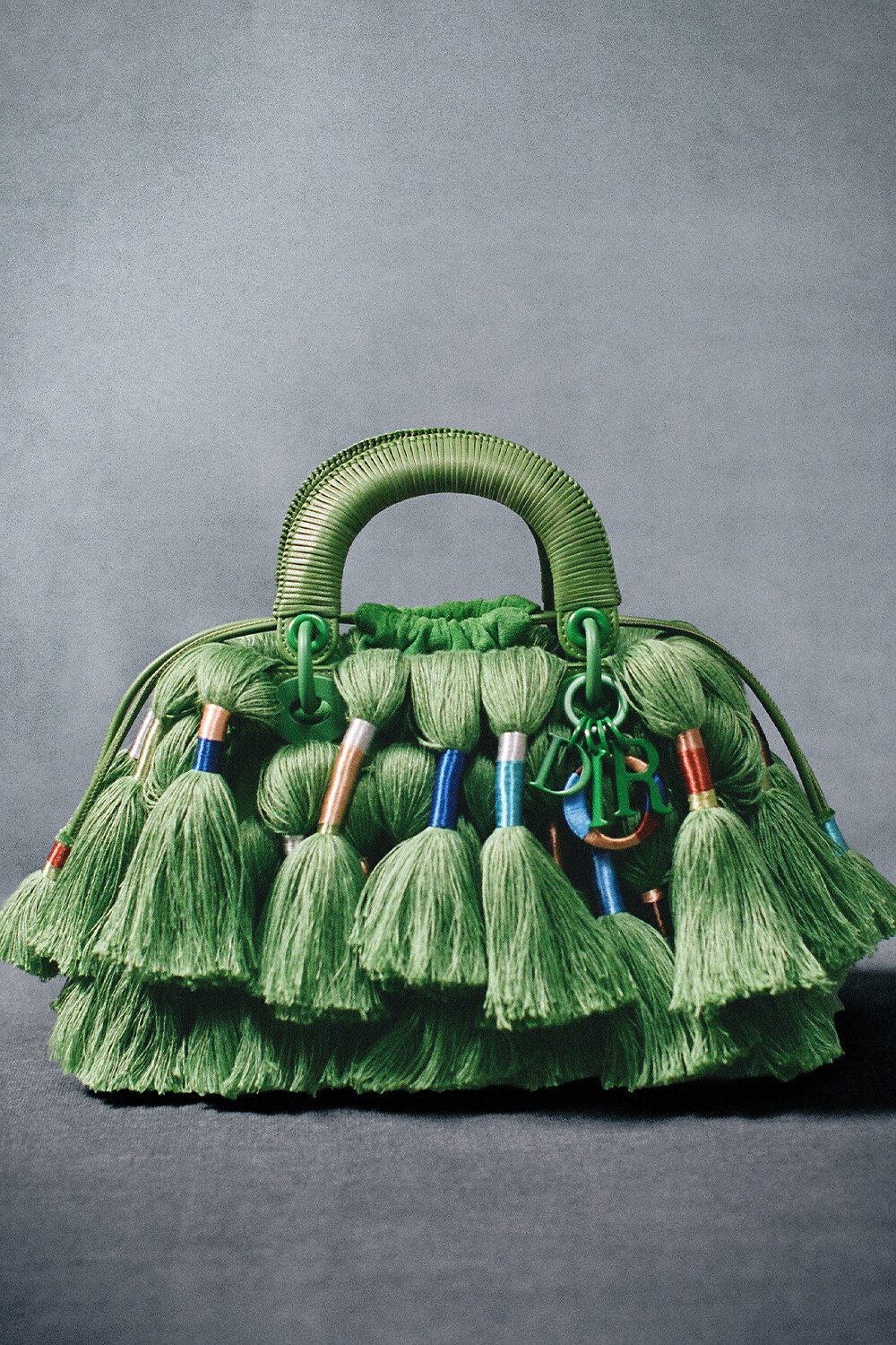 Bolsa verde com franjas